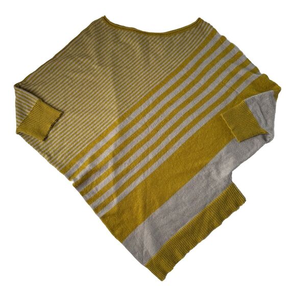 BCBG MAXAZRIA Women’s Asymmetrical Striped Short Sleeve Sweater Size Medium - Picture 10 of 12